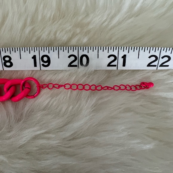 Hot pink metal thick chain necklace - Picture 3 of 3